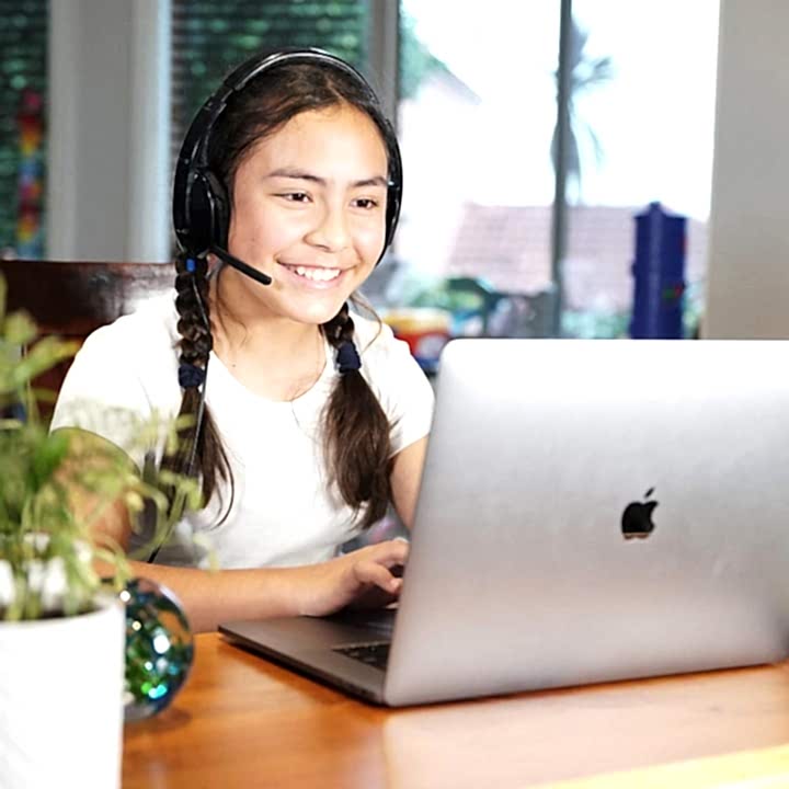 Almanca özel ders alan bir çocuk