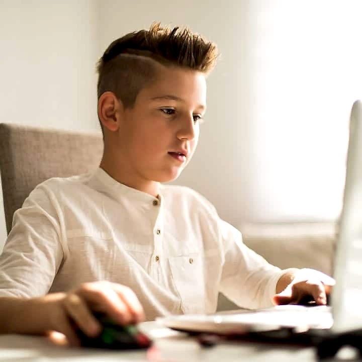 çocuklar ve gençler için Fransızca kursu ortaokul öğrencisi