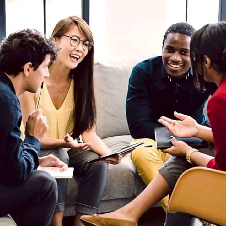 İngilizce konuşma kulübü ile istediğiniz kadar konuşma pratiği yapın