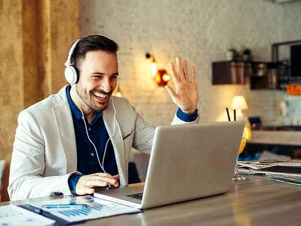 Online canlı dersler ile Türkçe öğrenen bir expat